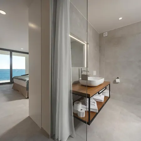 Attractive 5 Bedrooms Precious Amazing Sea Views Villa *