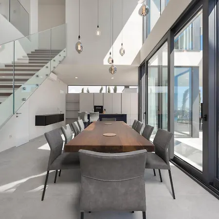 Attractive 5 Bedrooms Precious Amazing Sea Views