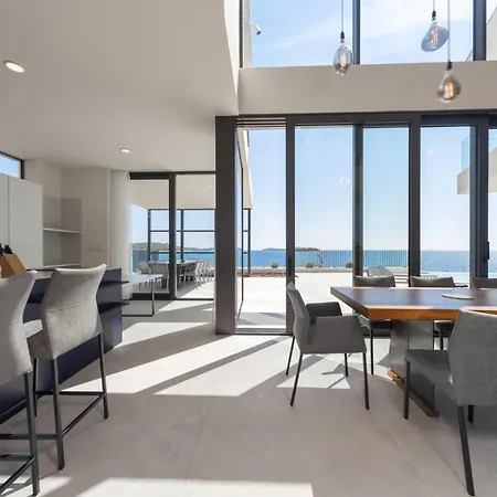 빌라 Attractive 5 Bedrooms Precious Amazing Sea Views *