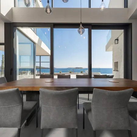 Attractive 5 Bedrooms Precious Amazing Sea Views Villa
