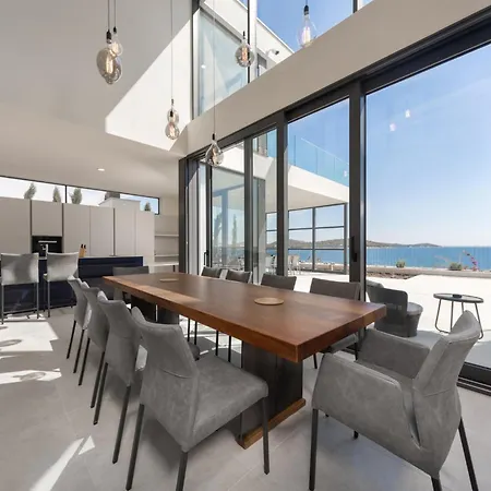 Villa Attractive 5 Bedrooms Precious Amazing Sea Views