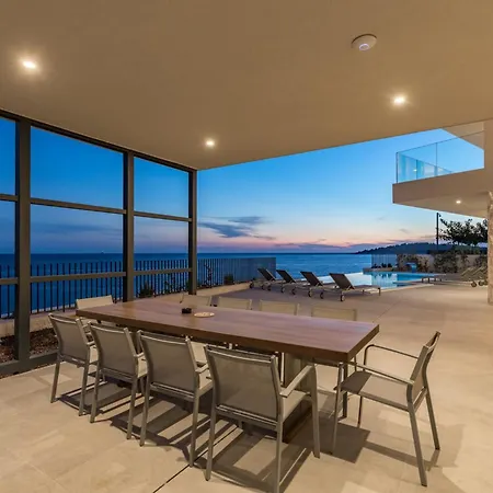 빌라 Attractive 5 Bedrooms Precious Amazing Sea Views *