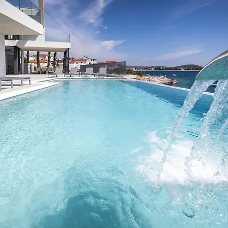 Attractive 5 Bedrooms Precious Amazing Sea Views *
