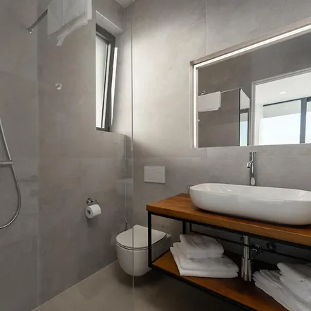 Attractive 5 Bedrooms Precious Amazing Sea Views