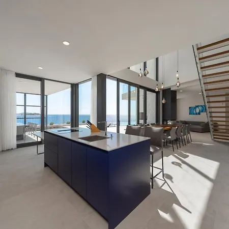 Villa Attractive 5 Bedrooms Precious Amazing Sea Views