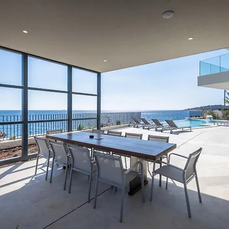 Attractive 5 Bedrooms Precious Amazing Sea Views 빌라 *