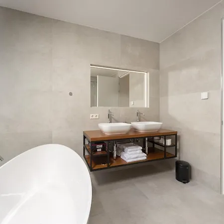 Attractive 5 Bedrooms Precious Amazing Sea Views 로고즈니차