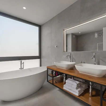 Attractive 5 Bedrooms Precious Amazing Sea Views