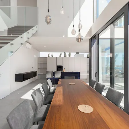 Attractive 5 Bedrooms Precious Amazing Sea Views 빌라