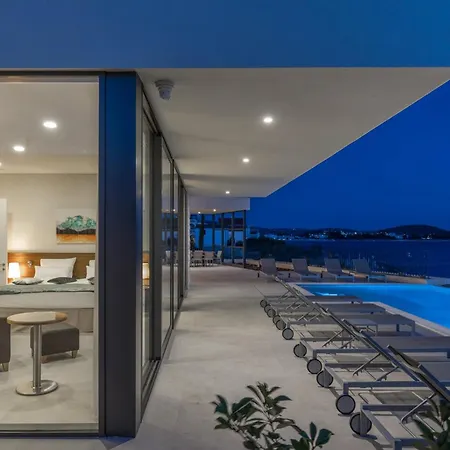 Attractive 5 Bedrooms Precious Amazing Sea Views