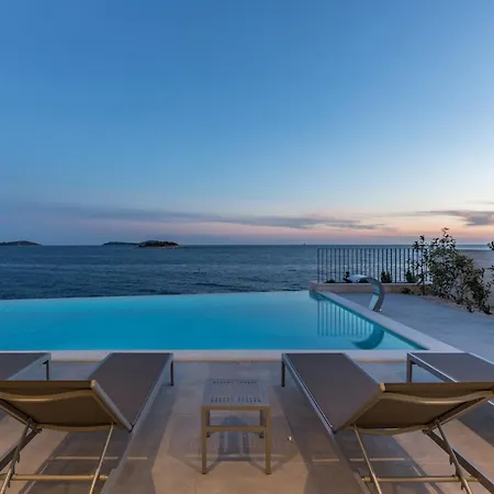Villa Attractive 5 Bedrooms Precious Amazing Sea Views