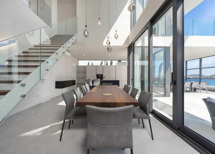 Attractive 5 Bedrooms Precious Amazing Sea Views