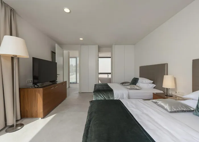 Villa Attractive 5 Bedrooms Precious Amazing Sea Views