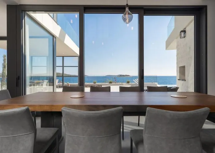 Attractive 5 Bedrooms Precious Amazing Sea Views Villa