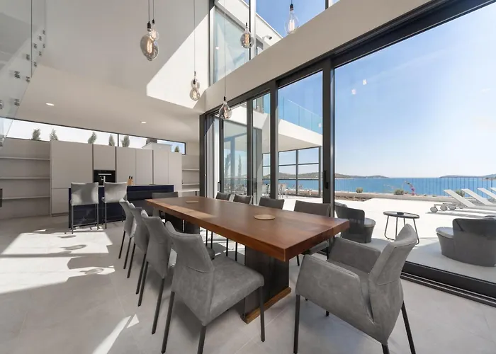 Villa Attractive 5 Bedrooms Precious Amazing Sea Views