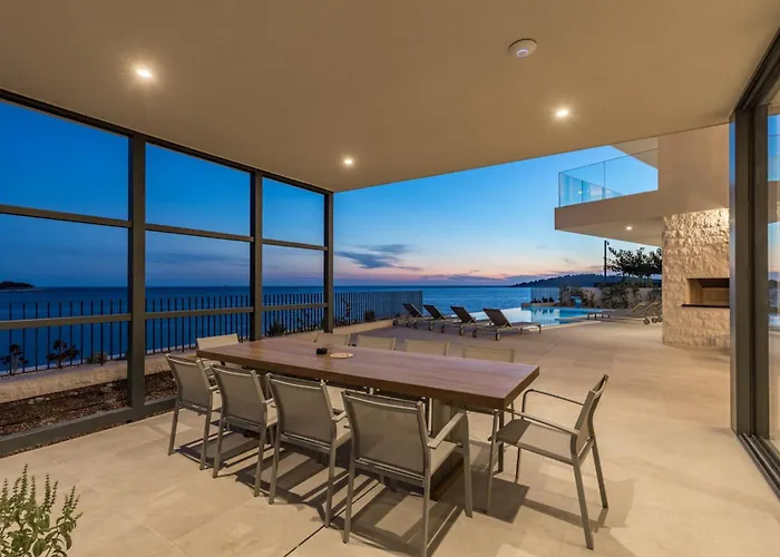 Villa Attractive 5 Bedrooms Precious Amazing Sea Views *