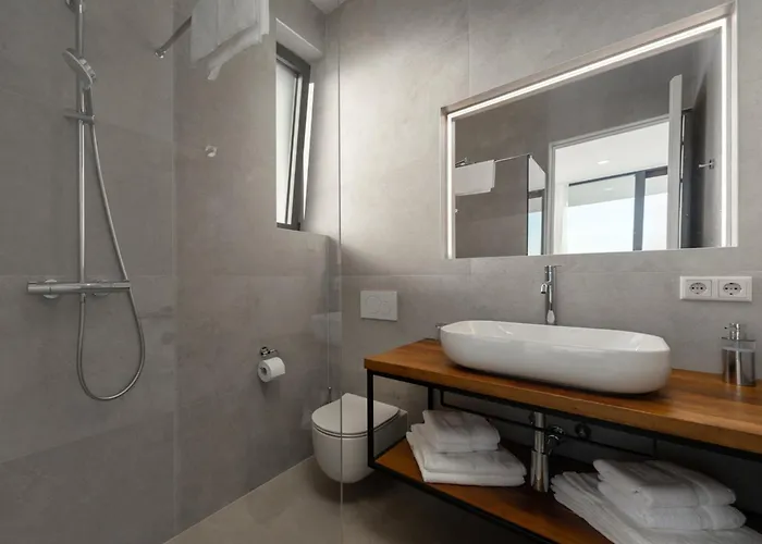 Attractive 5 Bedrooms Precious Amazing Sea Views