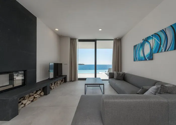 Attractive 5 Bedrooms Precious Amazing Sea Views Villa