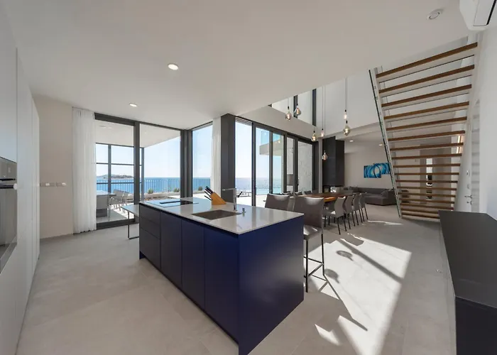 Villa Attractive 5 Bedrooms Precious Amazing Sea Views