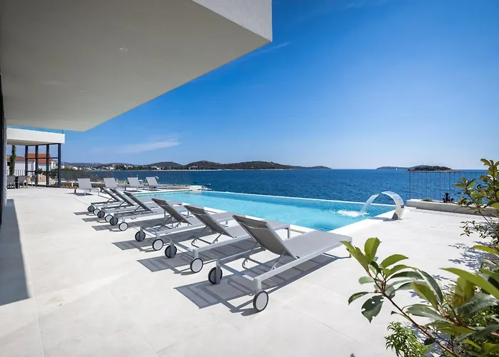 Attractive 5 Bedrooms Precious Amazing Sea Views Villa *