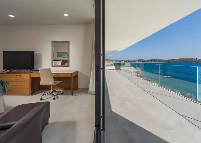 Attractive 5 Bedrooms Precious Amazing Sea Views