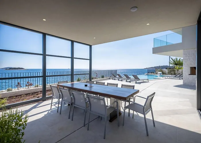 Attractive 5 Bedrooms Precious Amazing Sea Views Villa *