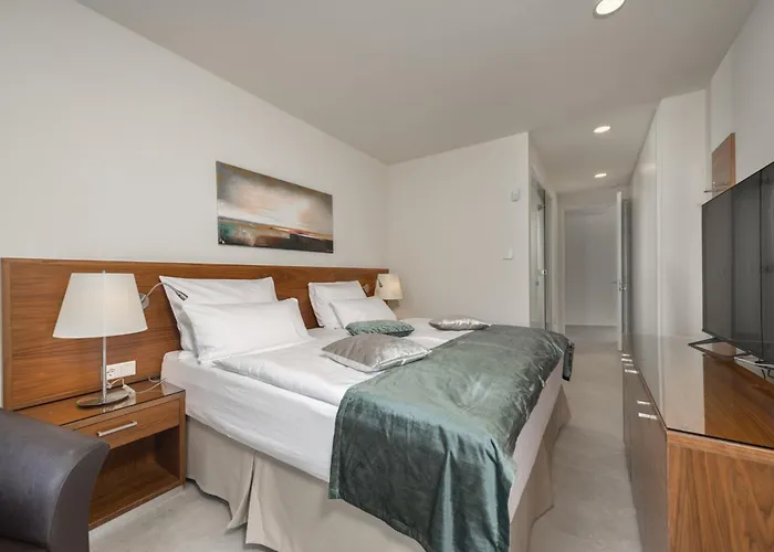 Villa Attractive 5 Bedrooms Precious Amazing Sea Views *