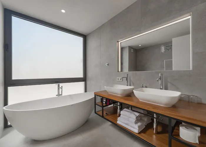 Attractive 5 Bedrooms Precious Amazing Sea Views