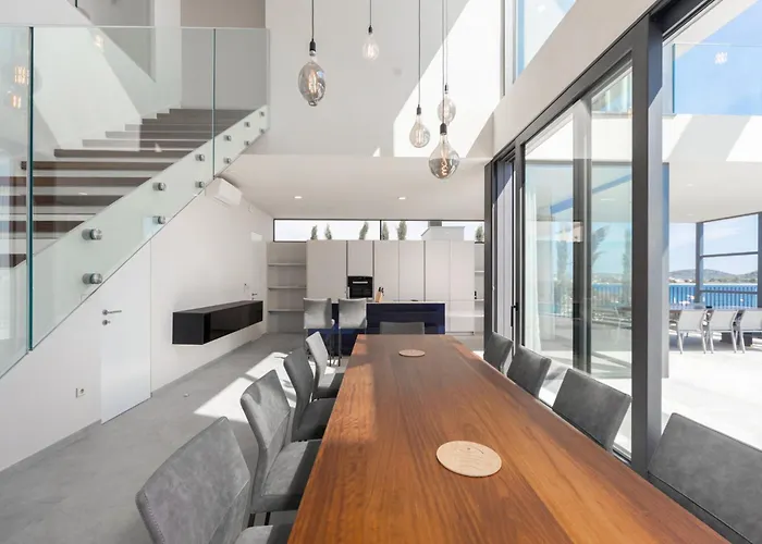 Attractive 5 Bedrooms Precious Amazing Sea Views Villa