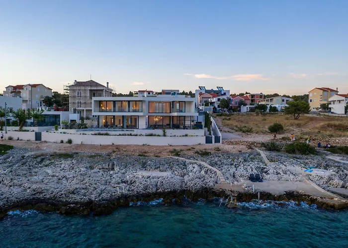 Attractive 5 Bedrooms Precious Amazing Sea Views Villa *