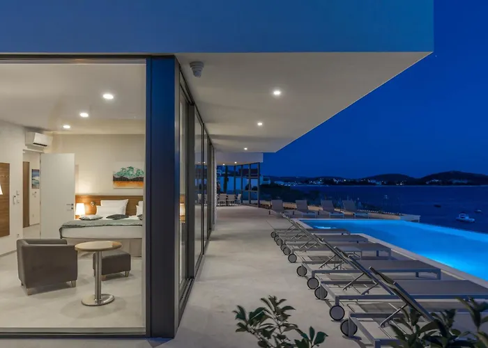 Attractive 5 Bedrooms Precious Amazing Sea Views