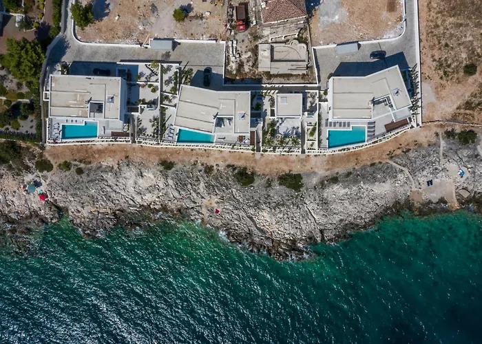 Attractive 5 Bedrooms Precious Amazing Sea Views