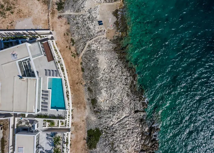 Villa Attractive 5 Bedrooms Precious Amazing Sea Views *